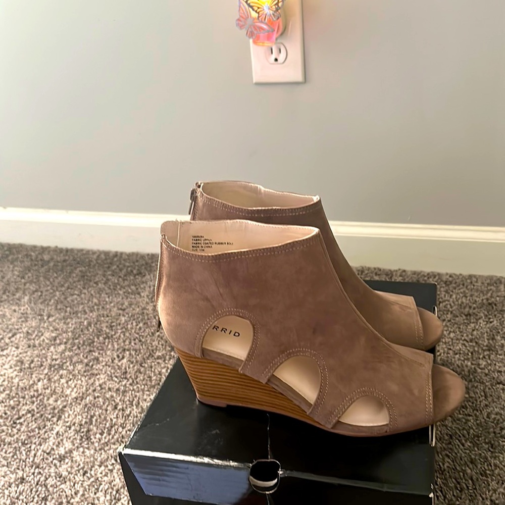 Wedge open toe booties ! Super cute !